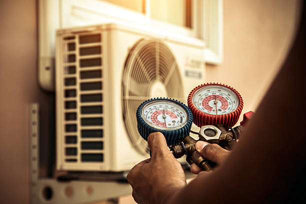 Professional Ac Installation technician working in Navajo Dam, NM